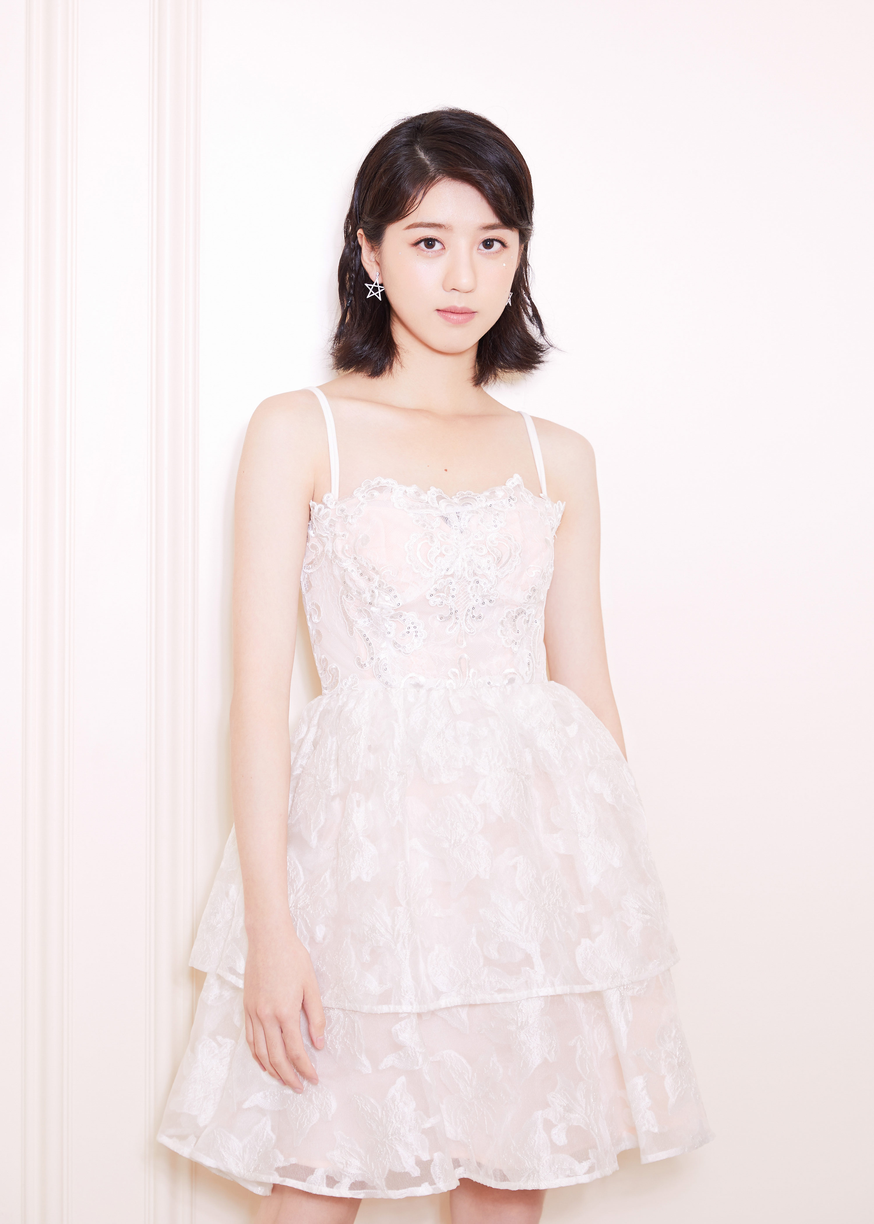 李凯馨惊艳亮相篮板青春成人礼吊带小礼服看呆篮球美少年