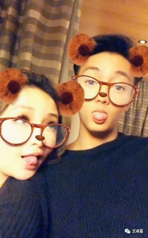 萧亚轩公布和24岁男友恋情并且发出亲密合照网友表示非常佩服