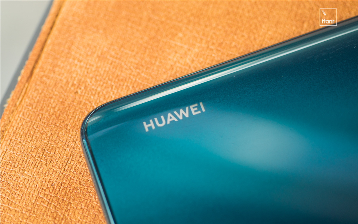 华为畅享10plus图赏它是华为品牌在国内的首款升降摄像头手机
