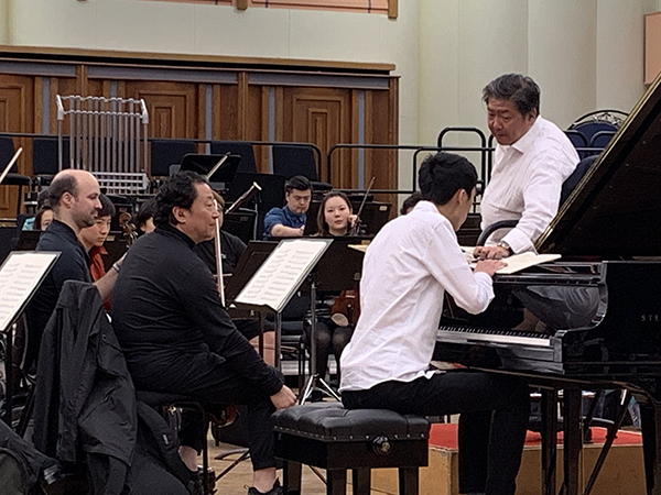 一以贯之倾心倾力世界巡演展示上交稳定实力