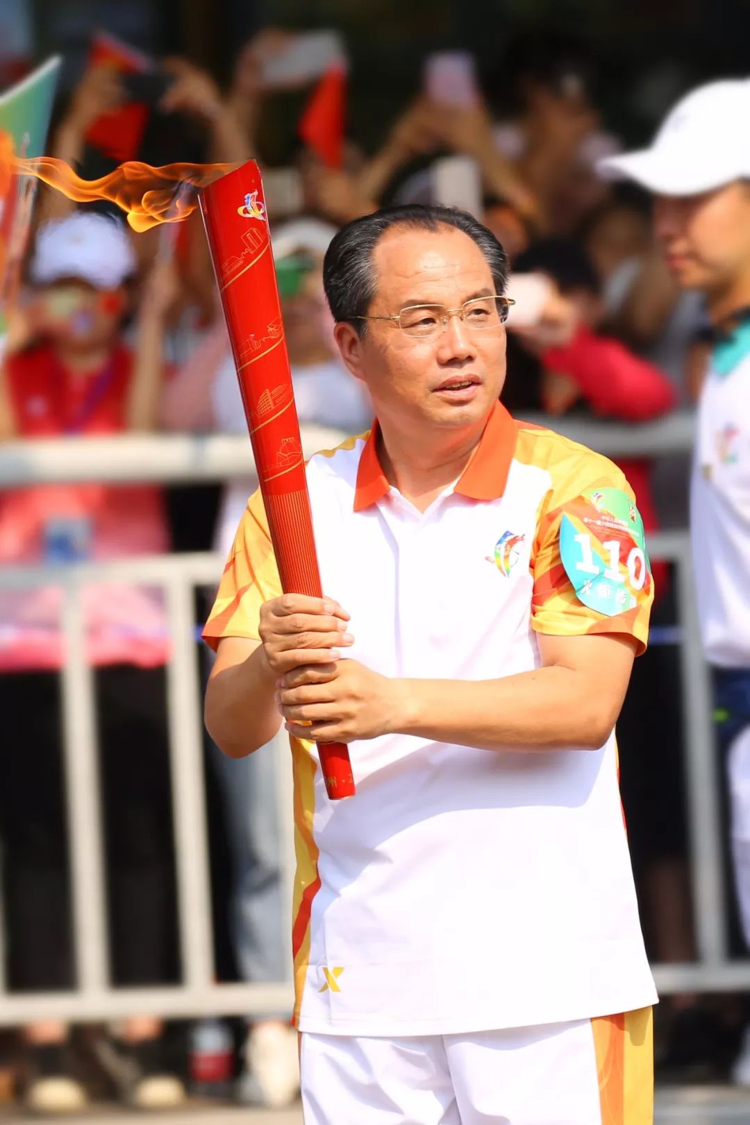 塔沟武校总教练刘海科参加第十一届全国少数民族运动会火炬传递