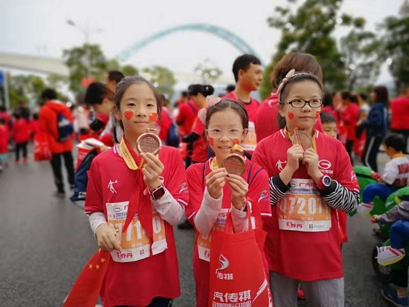 019马拉松:宜昌实验小学生做"生态小公民"将宣传融入运动