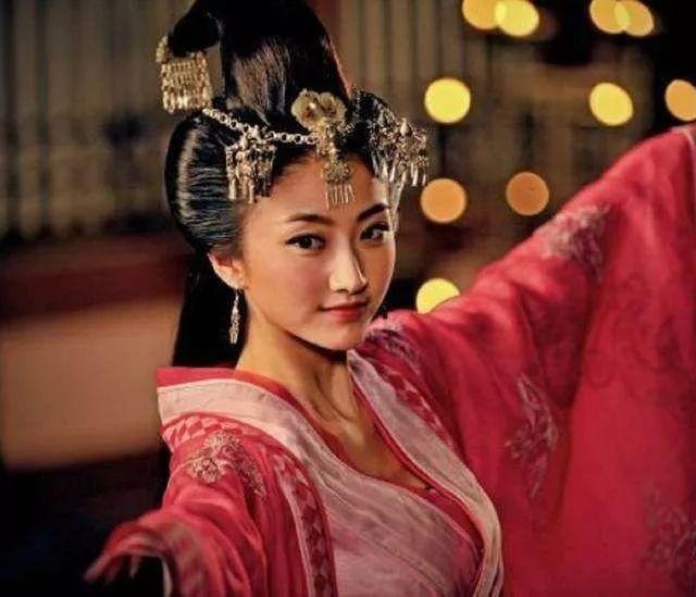 被娇宠的女人有多可怕?一次无理取闹,差点家破人亡身死国灭