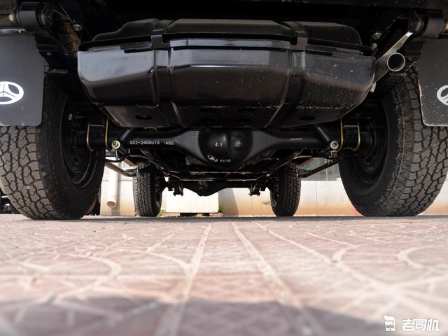 过于"硬核" 小哥带你看北汽制造bj 212