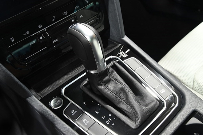 大众新款迈腾/迈腾gte上市 售价18.69-30.99万元