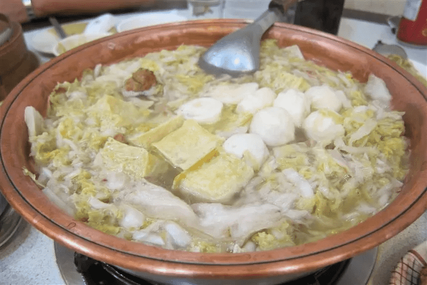 东北酸菜火锅貌似只属于冬天.
