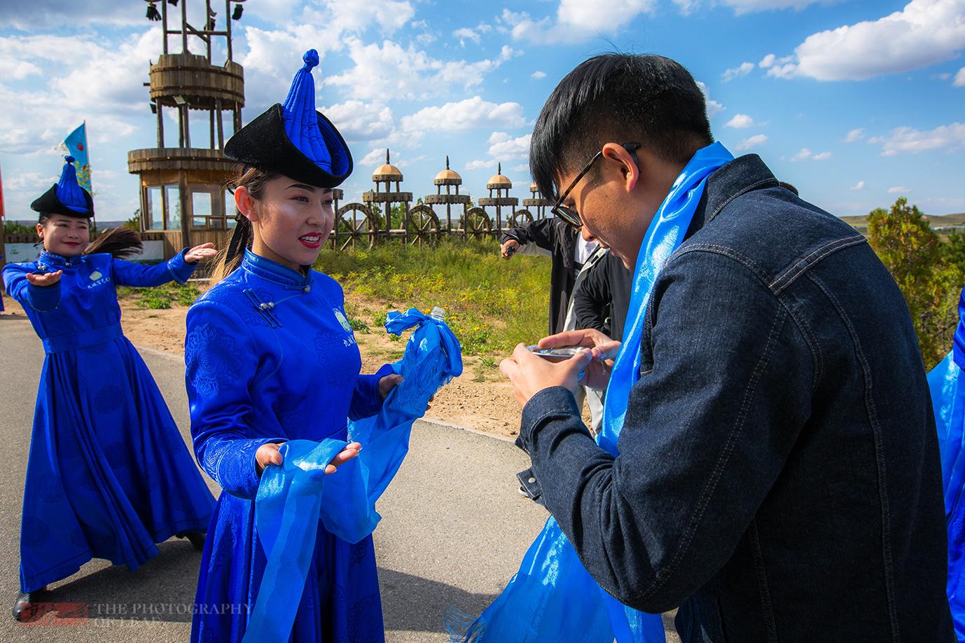 去蒙古族家里做客,有很多的礼仪和讲究,赶紧收好了要不然闹笑话