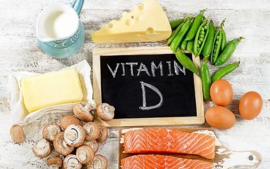 与大多数靠"吃饭"就能摄取的营养物质不同, 天然食物中维生素d含量