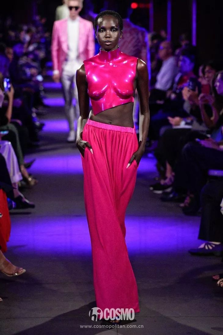 《第十个受害者》包括意大利电影《第十个受害者》中ursula andress所