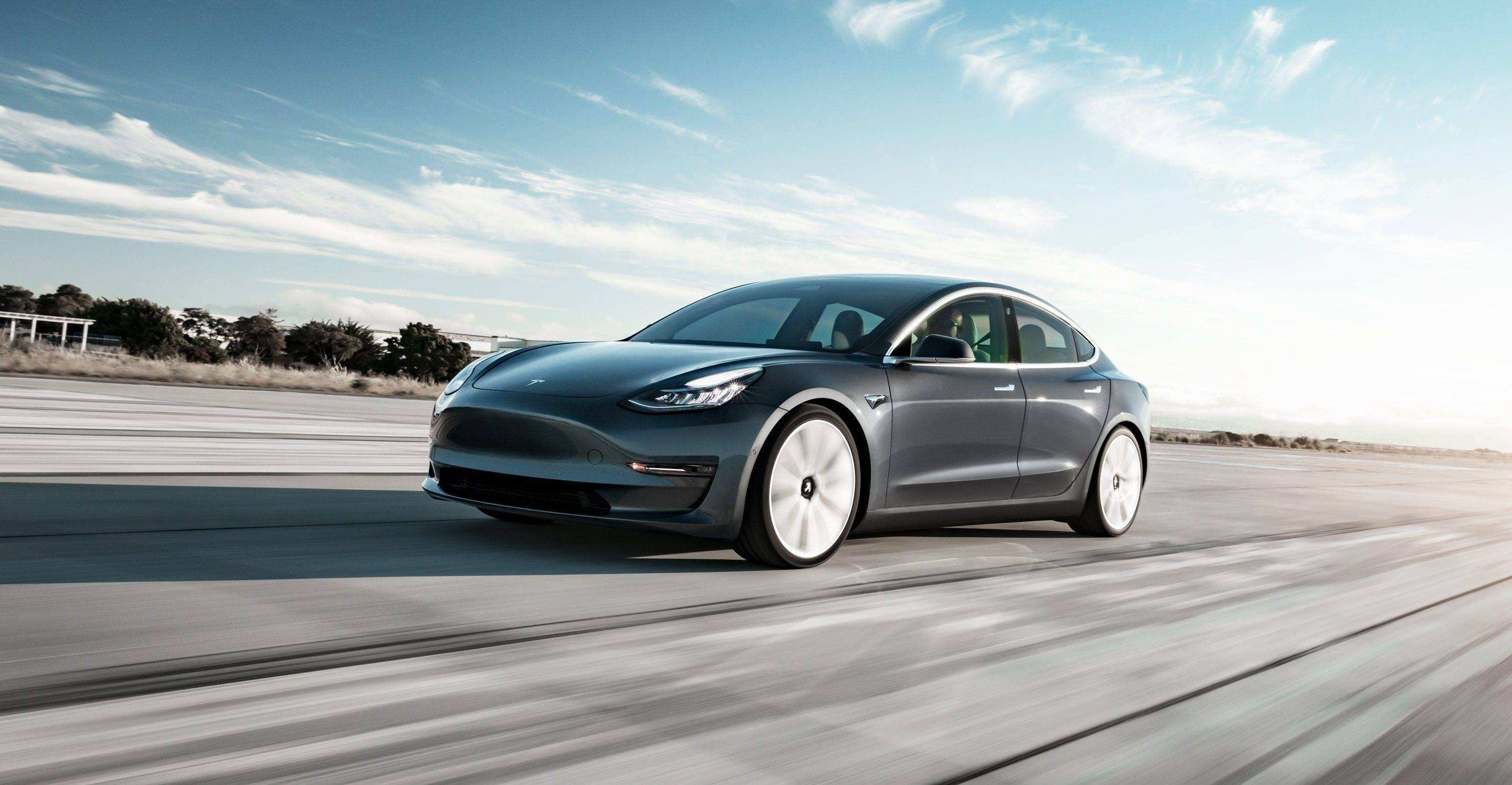 近日,特斯拉在美国官网上将model 3标准续航后驱升级版的销售价格,从