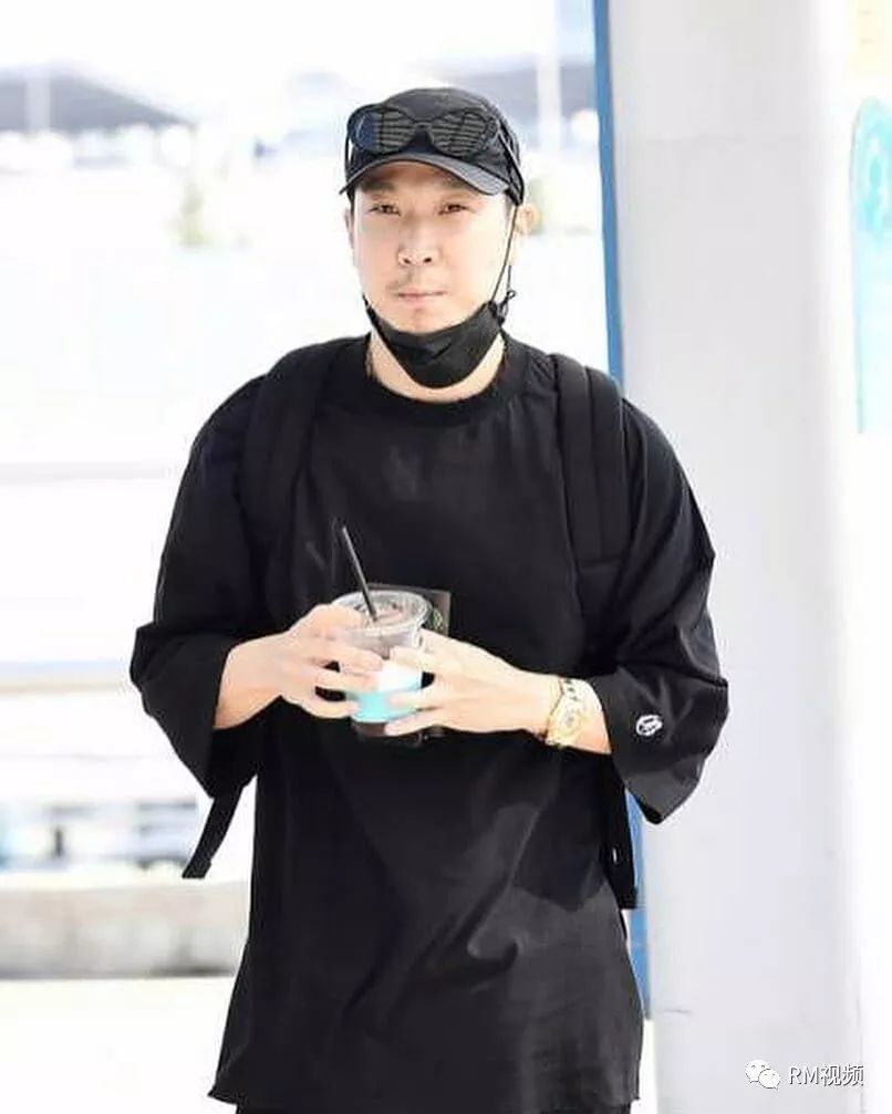 河东勋出席印尼雅加达粉丝见面会饭拍