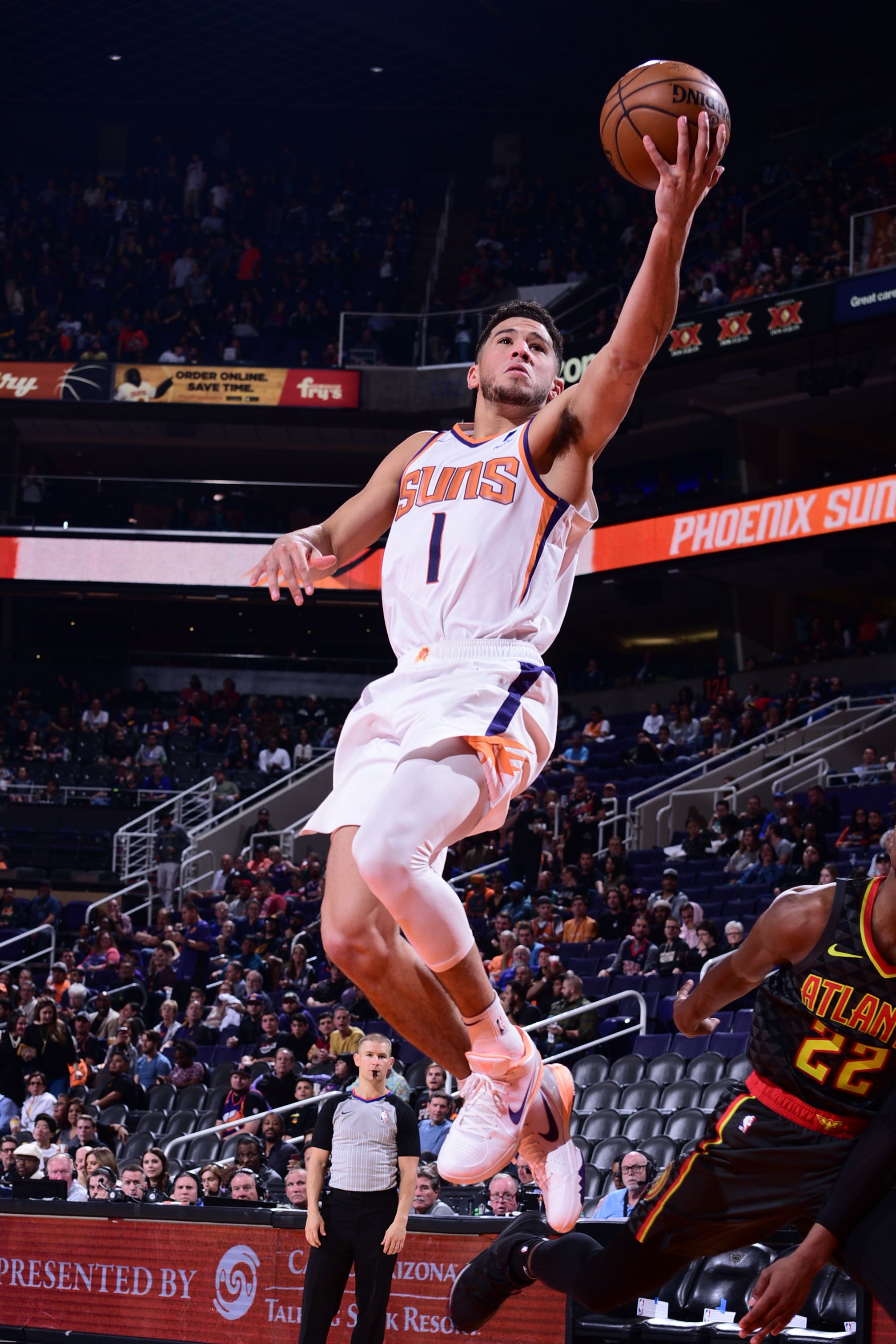 布克不再痴迷于打英雄球携手老金童升起太阳