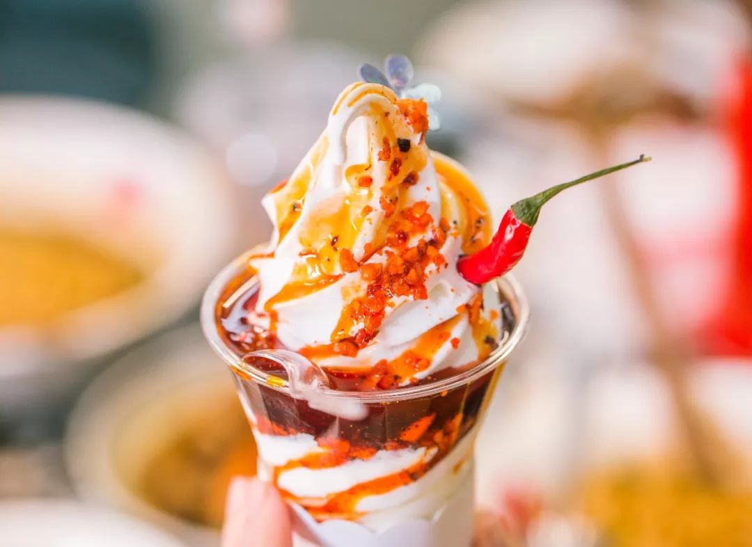 喜欢的人爱死了,不喜欢的人一口都受不了 红油辣椒并不辣,只是带有微