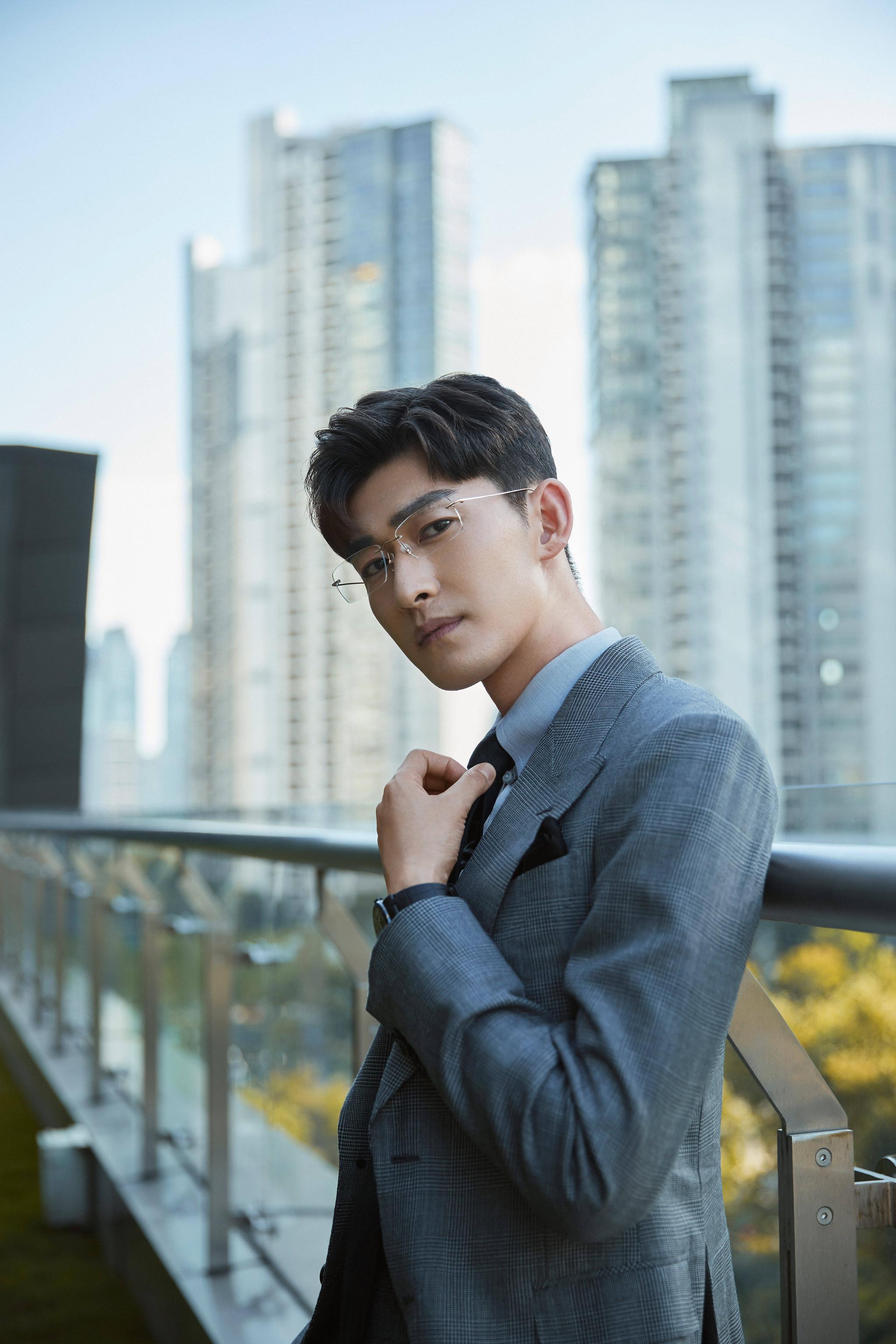 张翰不管是在剧中还是在现实生活中,应该都是属于霸道总裁类型的,而且