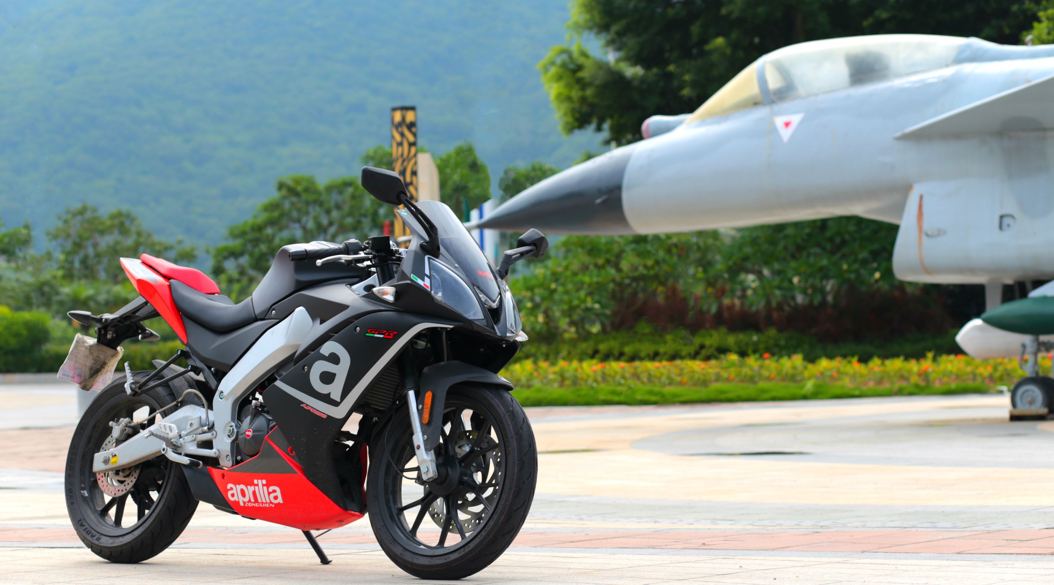 阿普利亚 gpr150铃木gsx250r绝非一台性能机器,成熟的发动机平台和gw