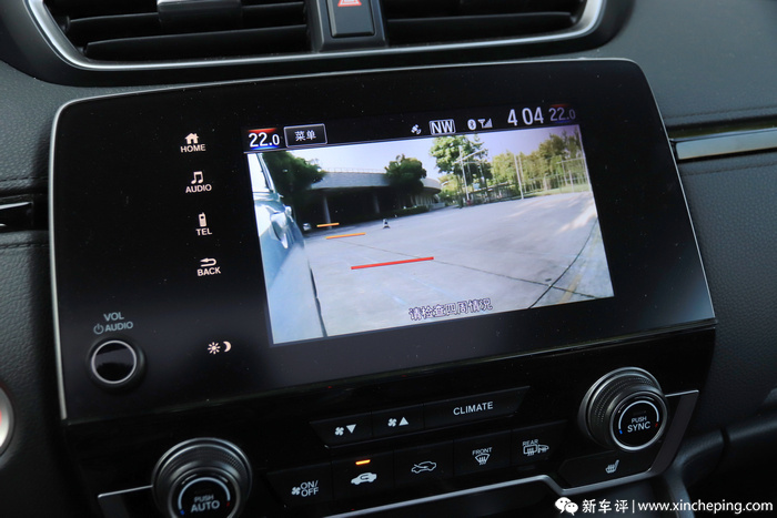 中配车型只有倒车影像功能,只有到顶配才有全景摄像,略有些遗憾.