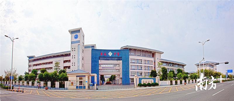 东坑通报表扬180多名优秀师生,奖教奖学总额近200万元