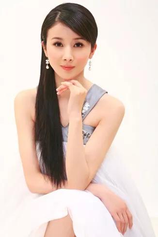 因被导演殴打受害者的她事业却一落千丈今嫁人过平淡生活