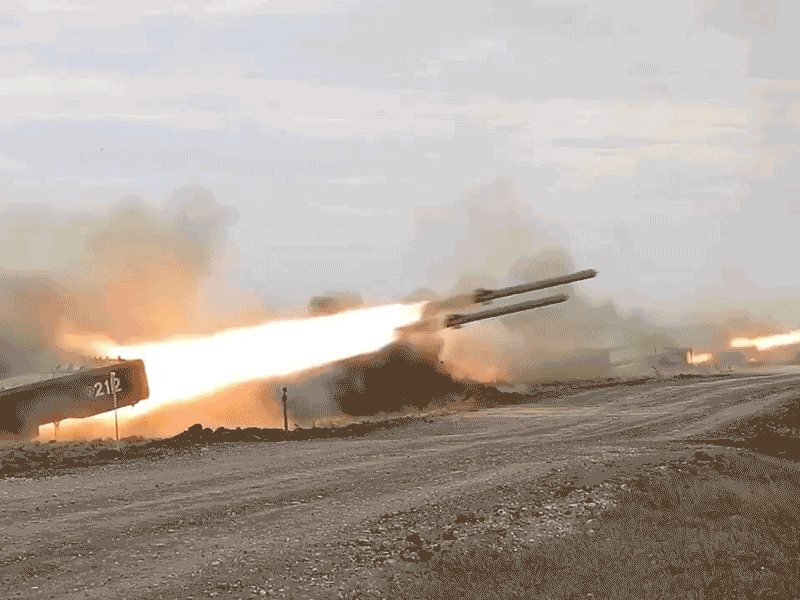 倾泻重火力俄军海陆空兵器实弹打靶