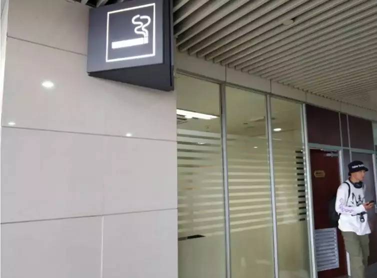 重庆机场吸烟室T3图片