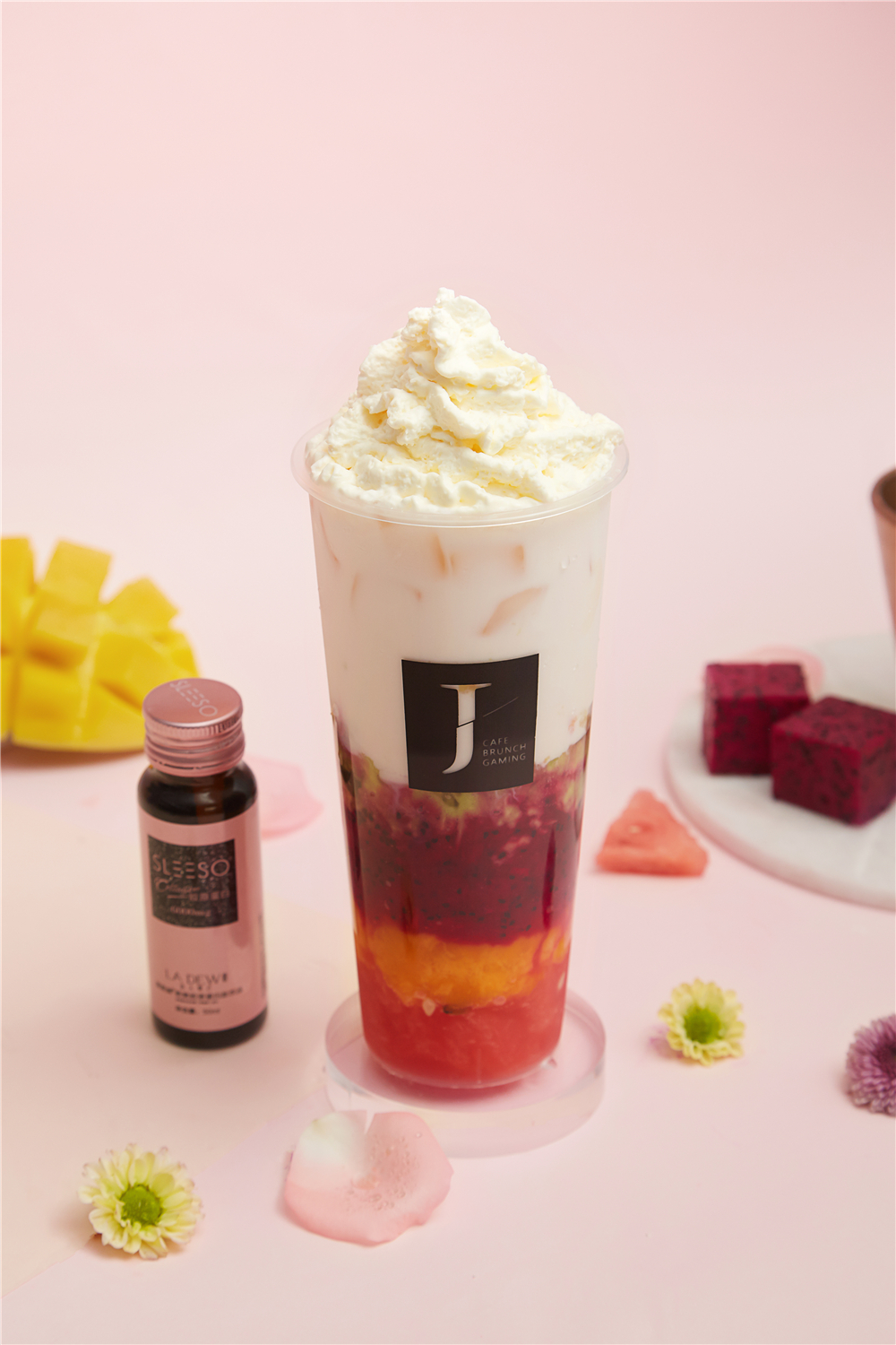 哎哟,不错哦,这杯"j-tea魔杰的茶"魔杰电竞全球首家上海品牌授权旗舰