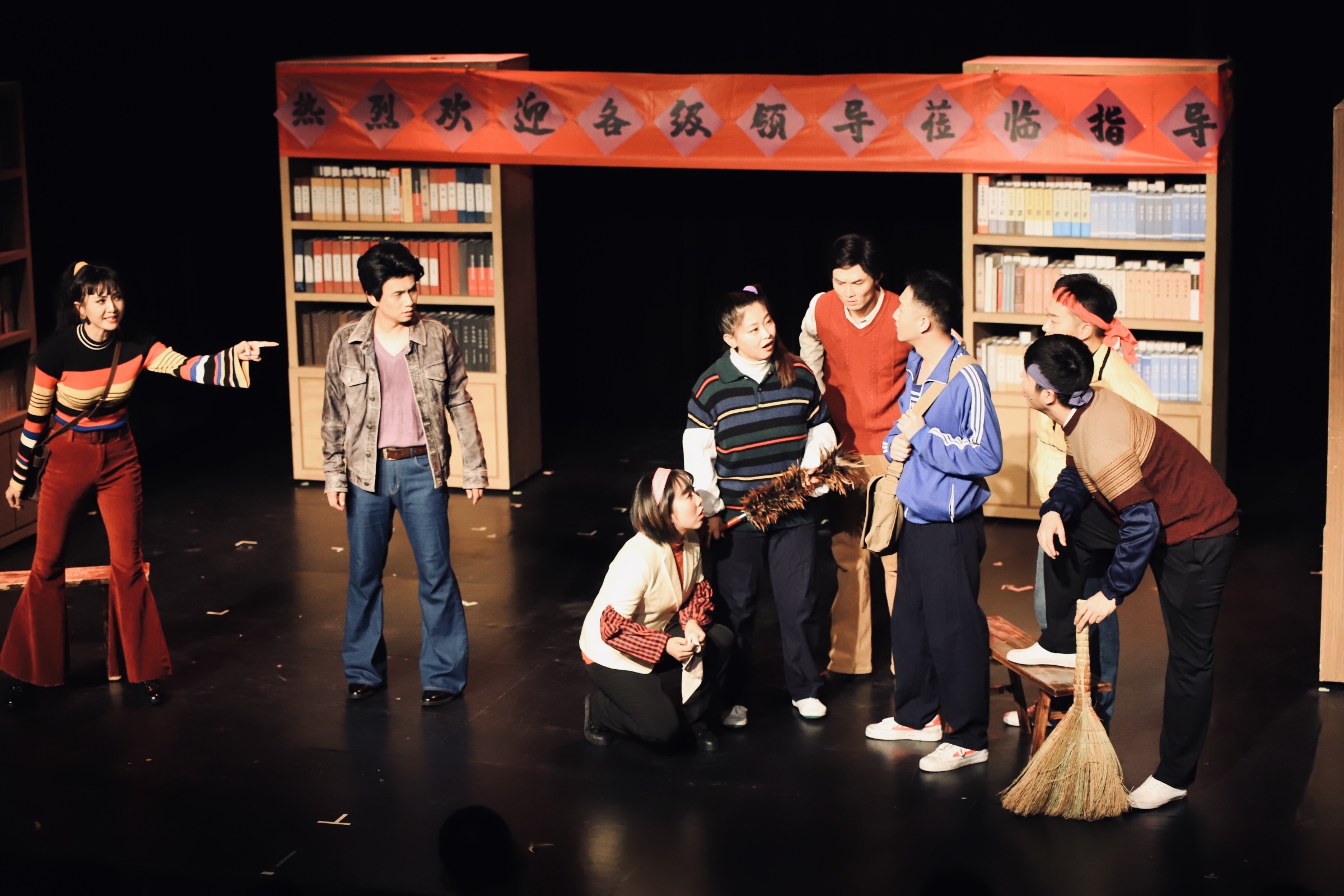 话剧《书店》小剧场青春版圆满落幕 年轻演员演绎时代情怀__凤凰网