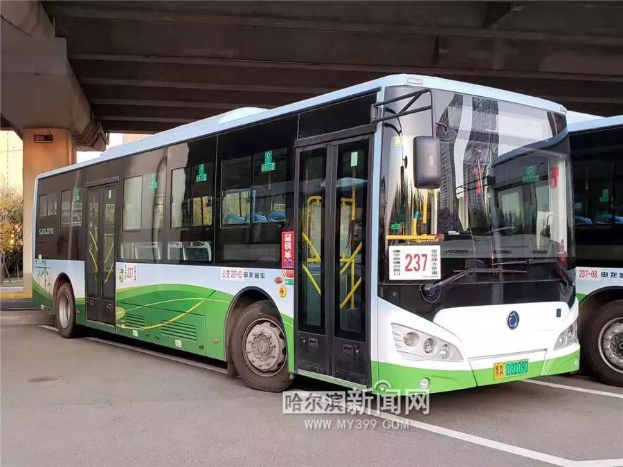 哈尔滨群力地区又添公交新线路 237空调车开跑丨车辆检修暖风设施扶手