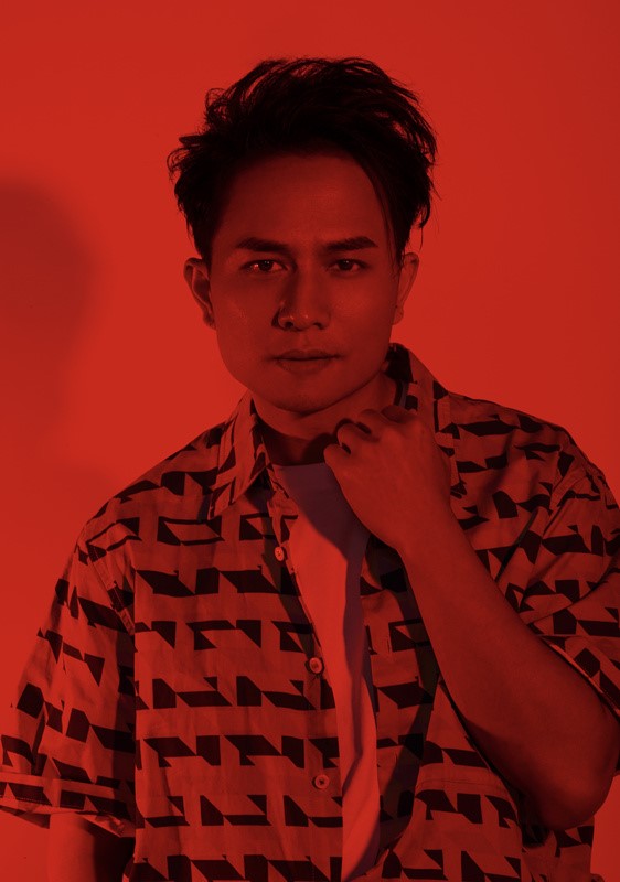 歌手欢子新写真曝光时尚感十足