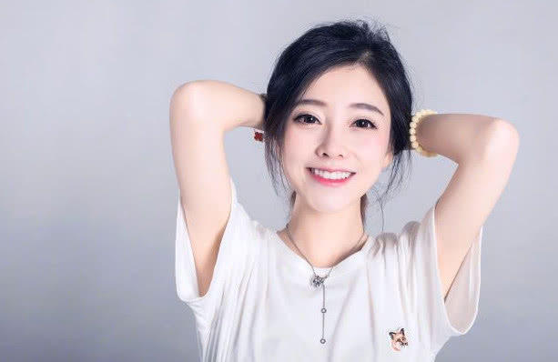 从主播到歌手佛系少女到底都经历了些什么