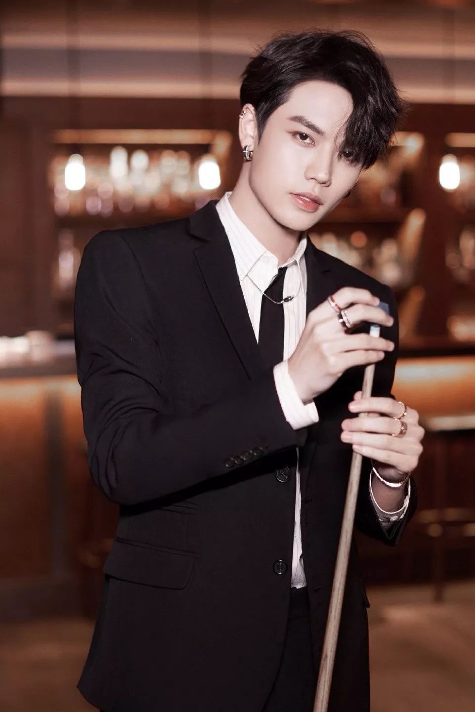 讲真的肖战的百变王一博的酷2019谁才是年度男明星