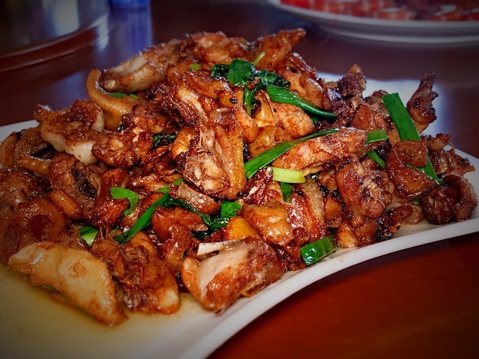 大虾,肥美 陵水 烧鹅,葱姜炒大青花蟹,肥而不腻香煎五花肉,山捞叶煎焗