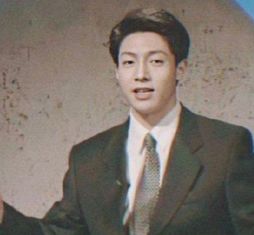 "央视boys"年轻旧照曝光!朱广权斯文禁欲,撒贝宁不输小鲜肉