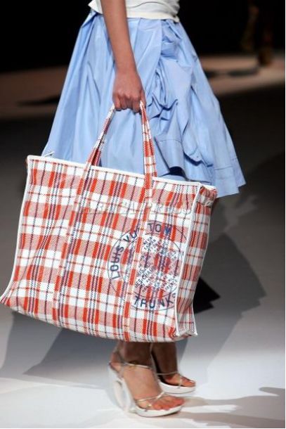 记一场蛇皮袋时尚平反的胜利