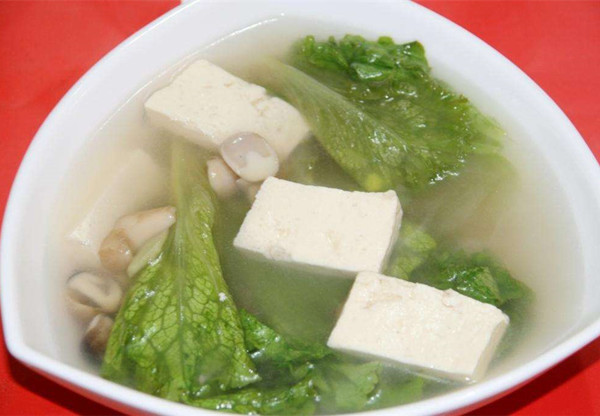 【做法】1,生菜择洗干净,撕成小片;豆腐切块备用.