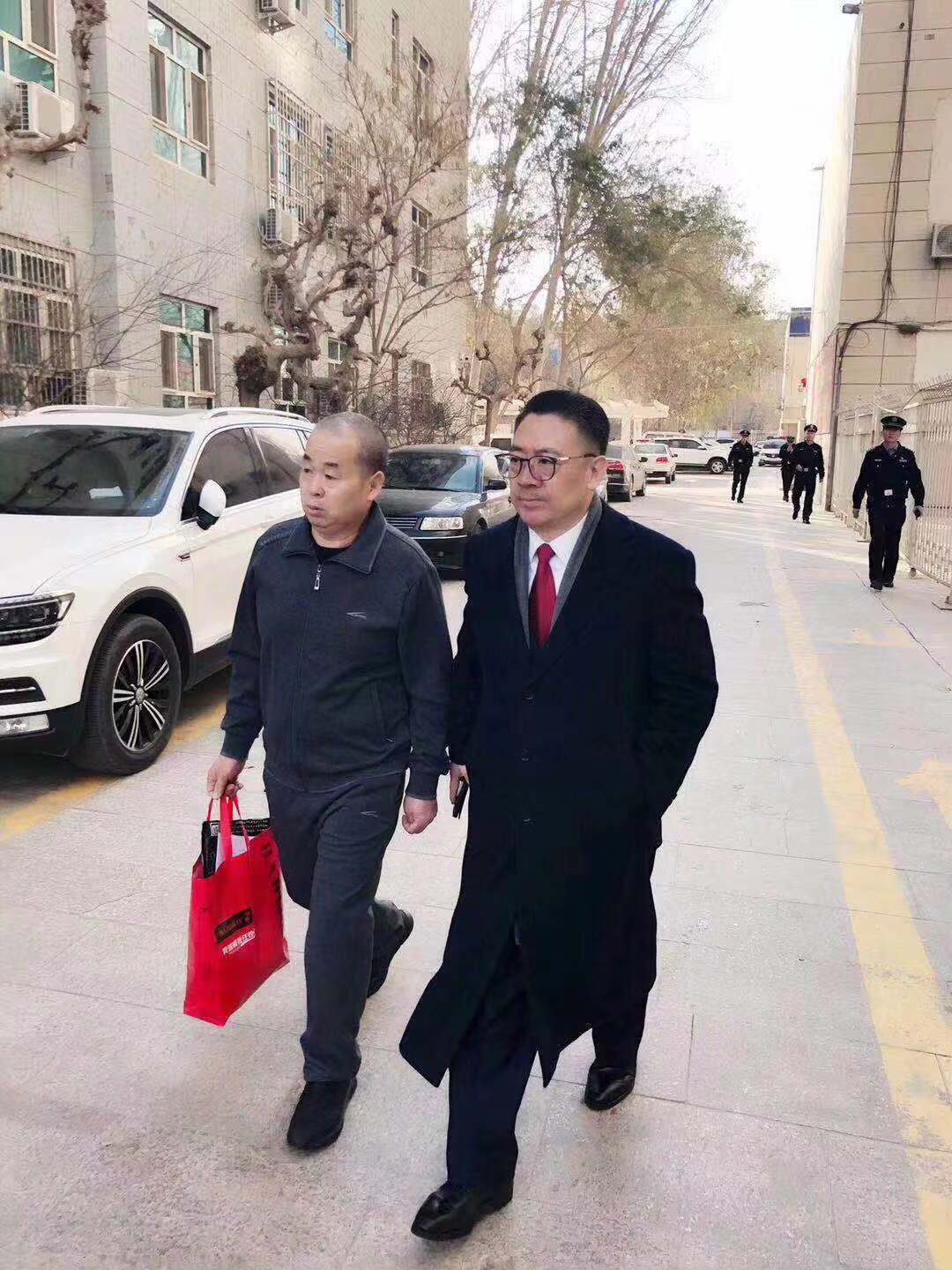 厕所陈尸案被告人李建功无罪,感叹入狱前手机还是按键的