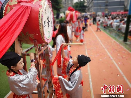 兰州400余名小学生体验古代开笔礼领略传统中华文化