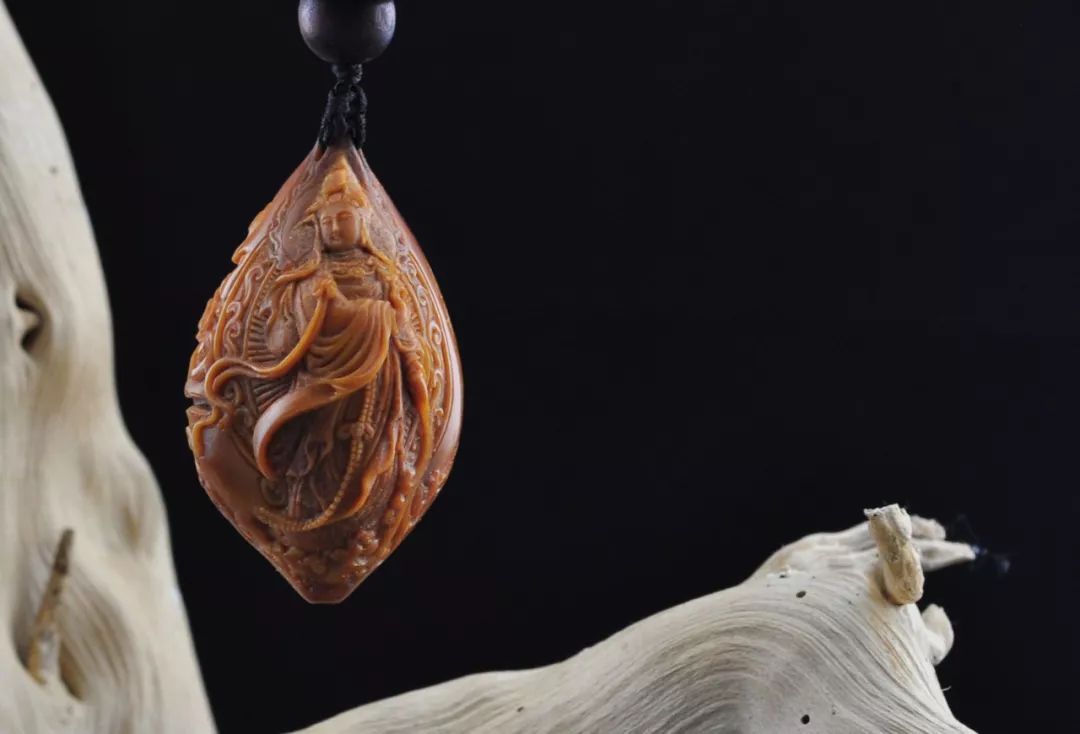 沈阳市核雕协会会长非物质文化遗产传承人李永利