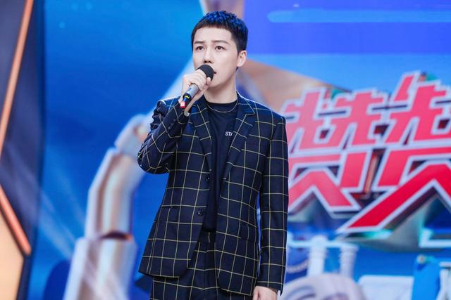 刘维《快本》搞笑深情无缝切换 走心演唱首专主打《蓝》__凤凰网