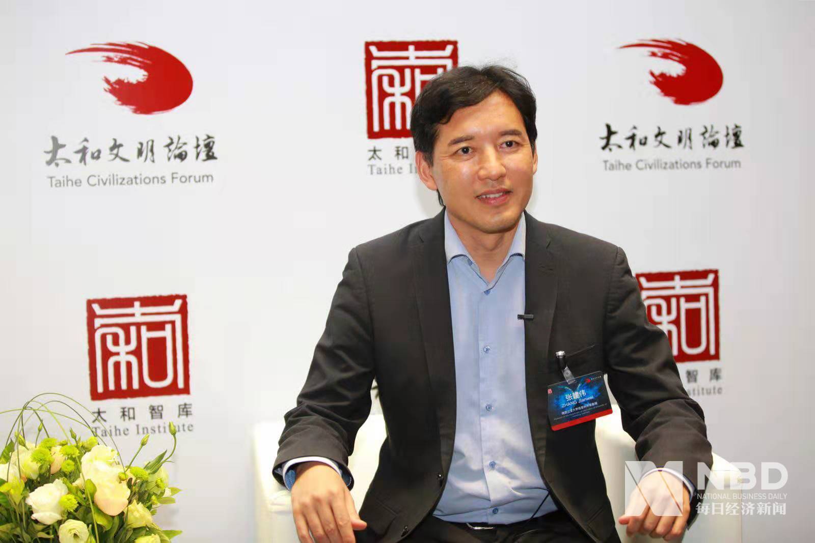 专访丨德国汉堡科学院院士张建伟:机器人和人工智能产业进入理性沉淀期_凤凰网