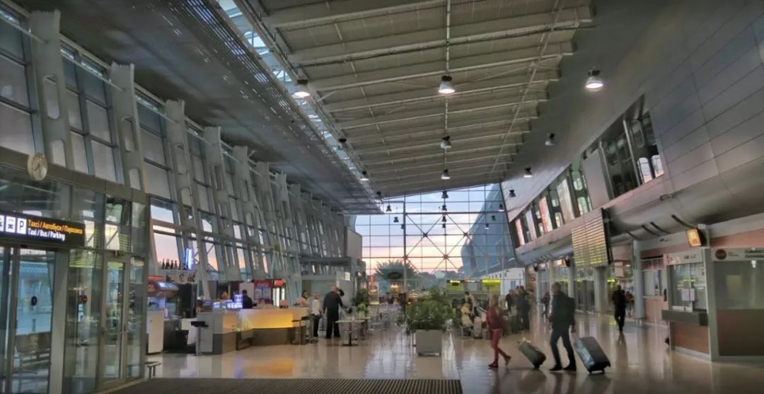 小贴士:利沃夫国际机场航班能直达维也纳,慕尼黑,伊斯坦布尔,华沙