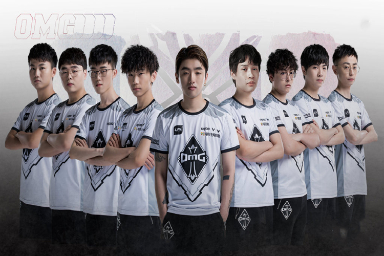 近日omg官方微博宣布,包括蝴蝶在内的六名原omg队员(krystal,world6