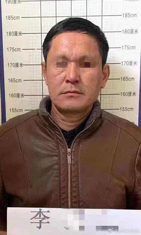 安徽亳州一男子持假证驾驶小型客车被刑拘