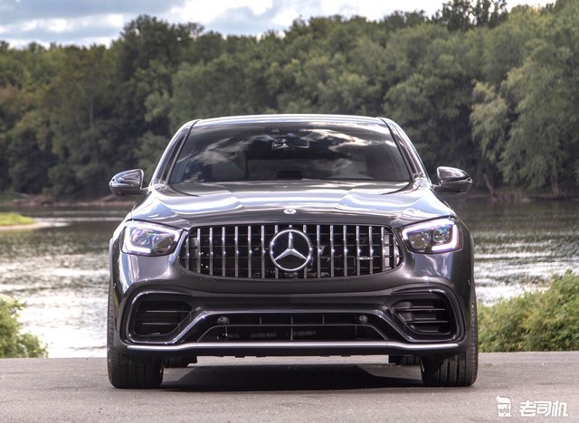 2020款奔驰glc63 s amg coupe ,4.0t v8,510马力 700牛米,零百3.