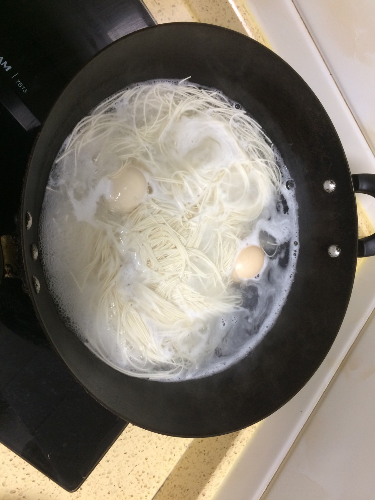 具体制作步骤如下: 1.