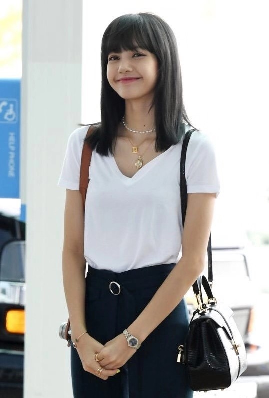 blackpink教你解锁白色短袖穿搭,全员都是"小腰精"!