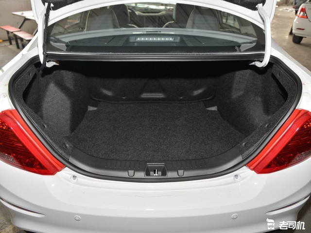 家用代步好选择 小哥带你看比亚迪速锐