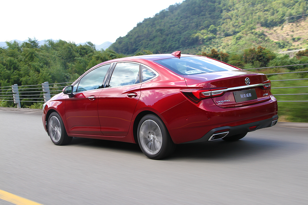 售价15.29万起,试驾新款别克威朗,调教偏舒适,动力有惊喜