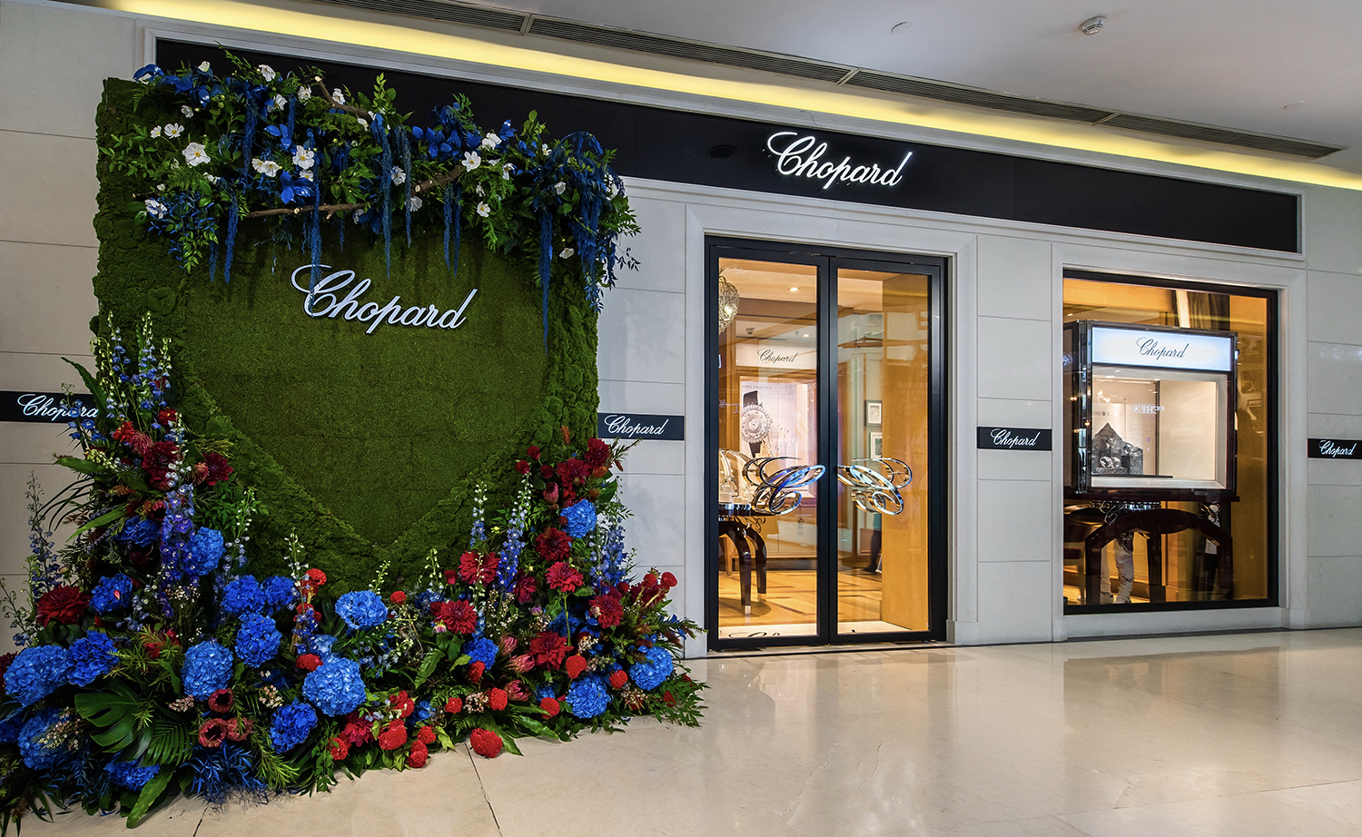 演员杨紫出任 Chopard 萧邦沈阳中兴专卖店“一日明星店长”__凤凰网