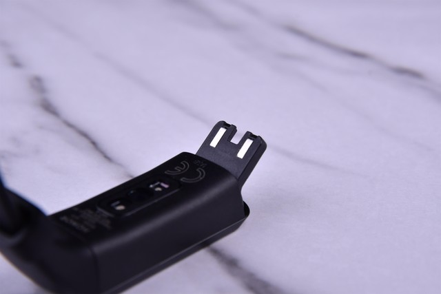 随身血氧检测 usb随充 荣耀手环5i全面评测