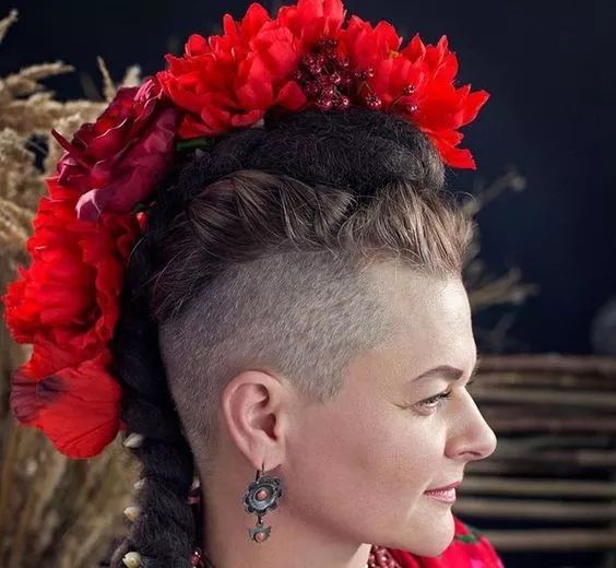 天后为花冠造型开撕你永远都猜不到人类有多喜欢往头上戴花